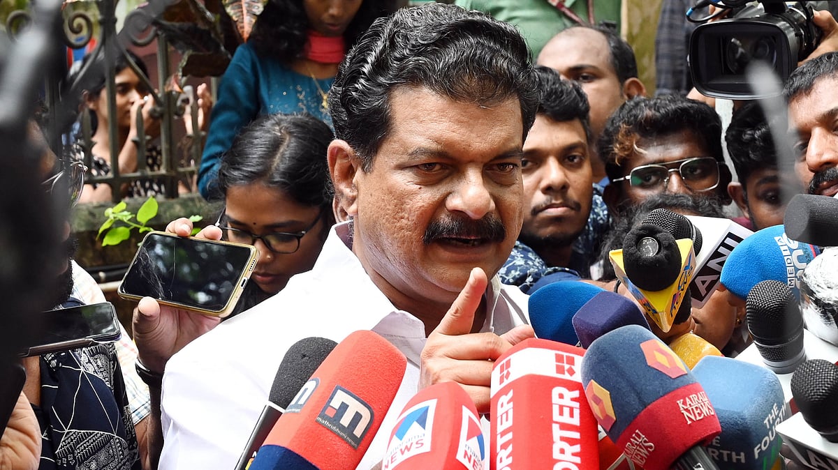 'പുഴുക്കുത്തുകളല്ല, അവരെ തുറന്നുകാട്ടിയ അൻവറാണ് ഇനി അനുഭവിക്കാൻ പോകുന്നത്'